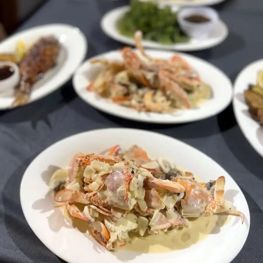 Fresh seafood lunch and dinner spread for guests Sisipan Island Resort