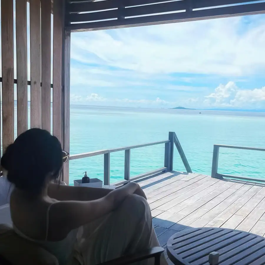Relaxing ocean view from suite Sisipan Island Resort