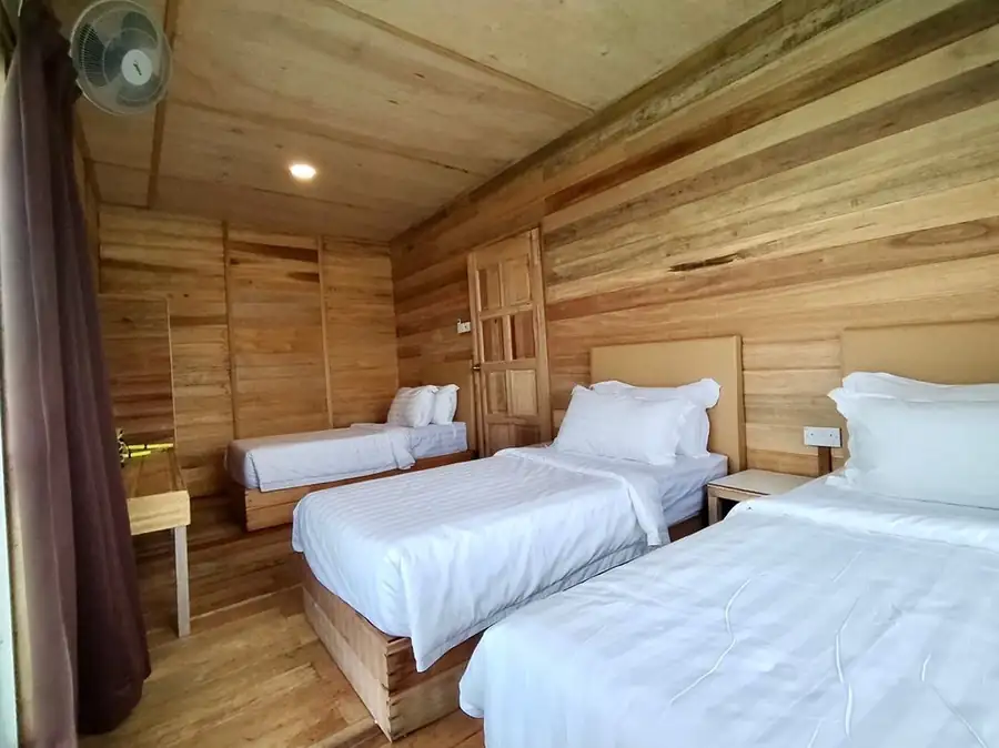 Spacious family bedroom Sisipan Island Resort
