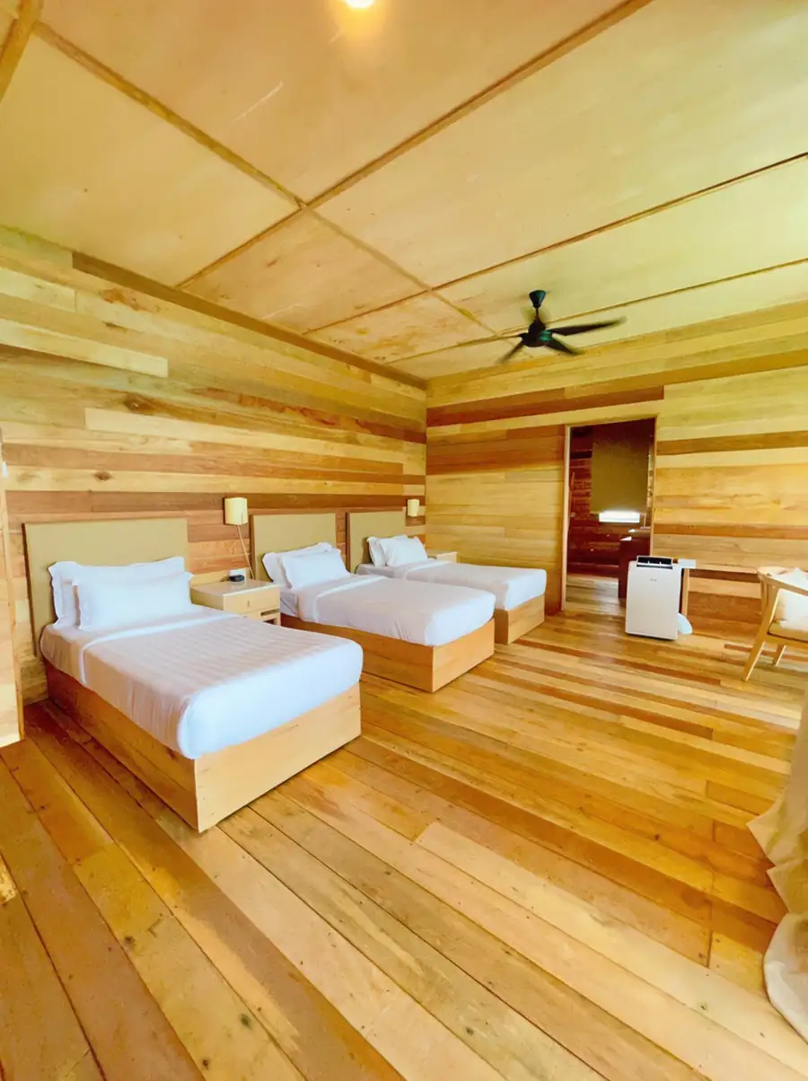 Triple single beds Sisipan Island Resort