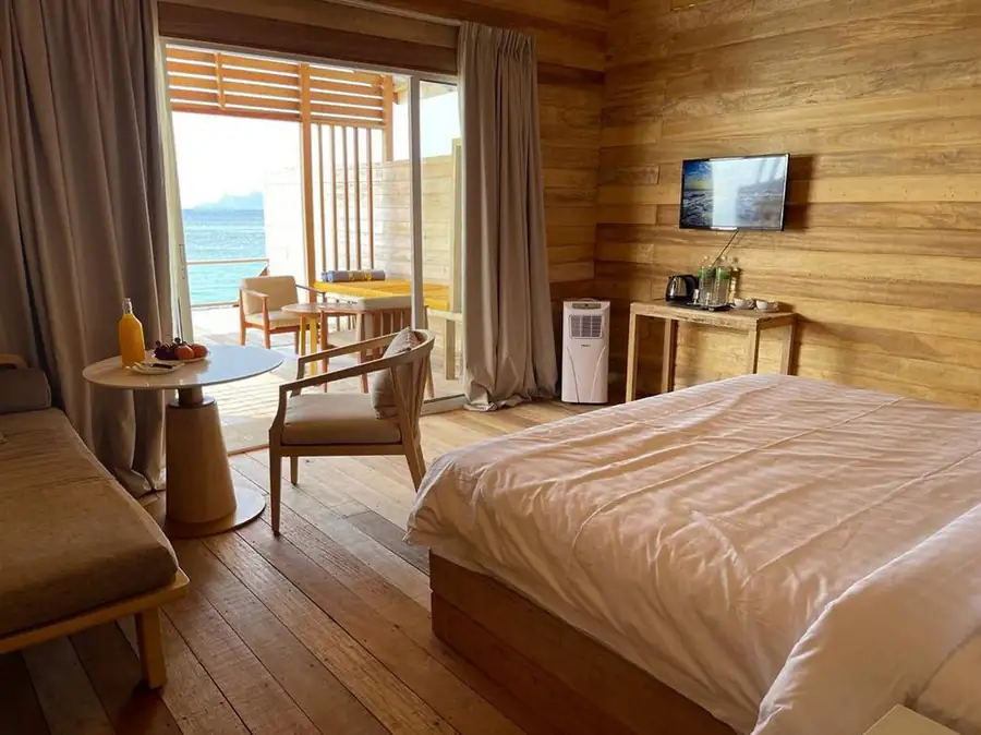 Tropical bedroom with balcony access Sisipan Island Resort